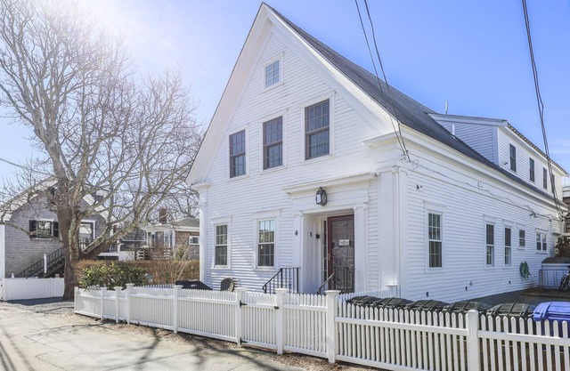 Classic West End 1BR Condo Unit - Walk To Water