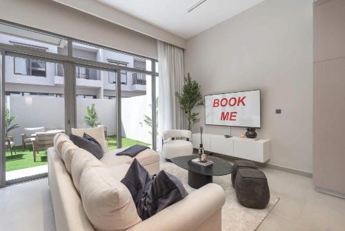 Classy 4-Bedroom Villa With Spacious Balcony in Nad Al Sheba