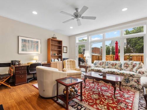 Classy Old Town Getaway 3-BR in Perfect Location