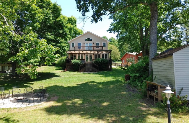 Claytor Lake Waterfront on Beach Drive