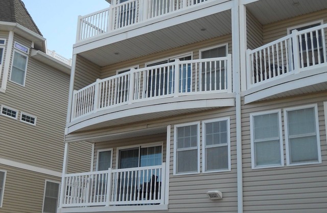 Clean 4BR 3.5 bath condo a block away from the beach In Seaside Heights NJ