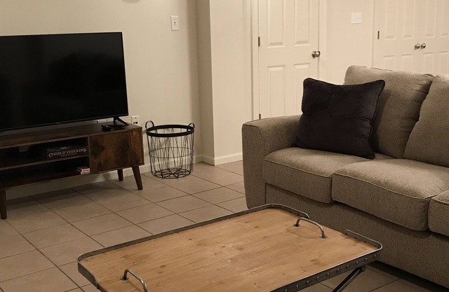Clean and Comfortable Townhome 1.6 miles from LSU and downtown Baton Rouge