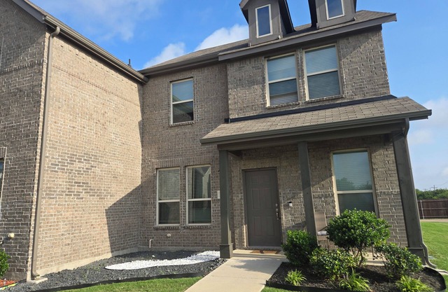 Clean and Peaceful Enjoyable house with AC in charming Crowley, DFW Tx