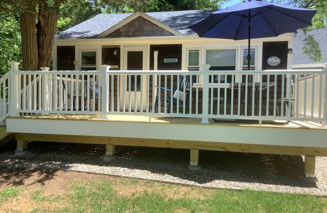 Clean and Quiet cottage 1/2 mile to Cooks Brook and Sunken Meadow Beach