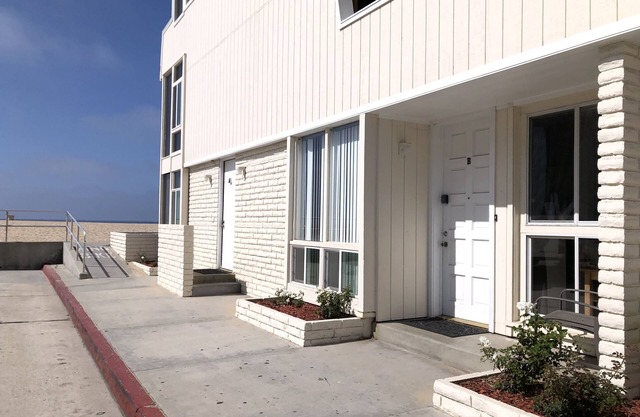 Clean Apartment adjacent to Beach