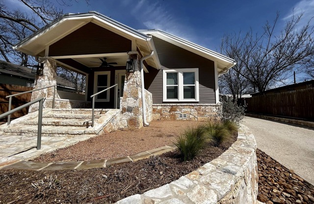 Clean & Bright Cottage in Hill Country with Private River Access
