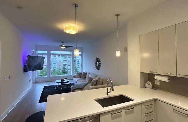 Clean & cozy apartment - Great for business travelers - 5 mins from Marta