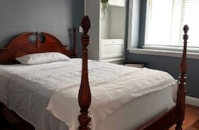 Clean, Cozy apartment with Private Entrance