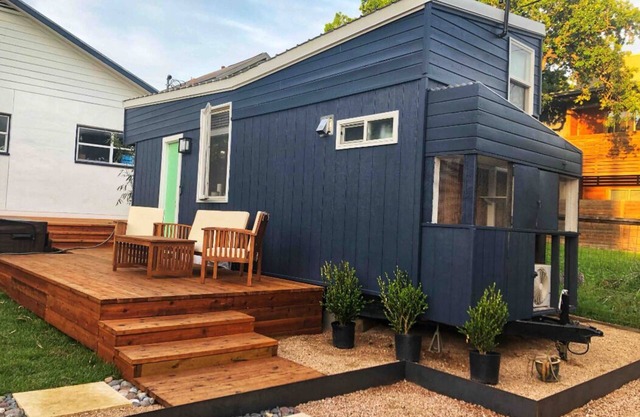 Clean, HGTV Tiny Home w/HOT TUB - 1 Mile to Downtown