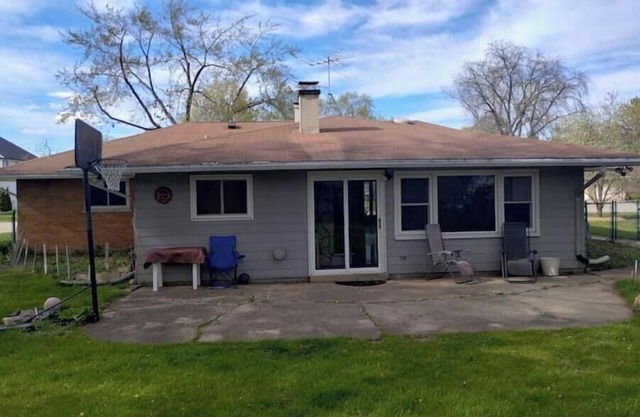 Clean home in quiet neighborhood
