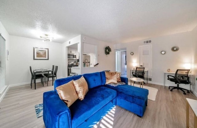 Clean & modern close to Hospitals