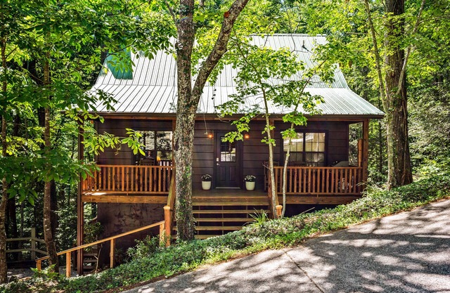 Clean & Quiet w/Private HotTub Near Cades Cove