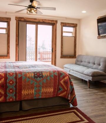 Clear Creek Inn