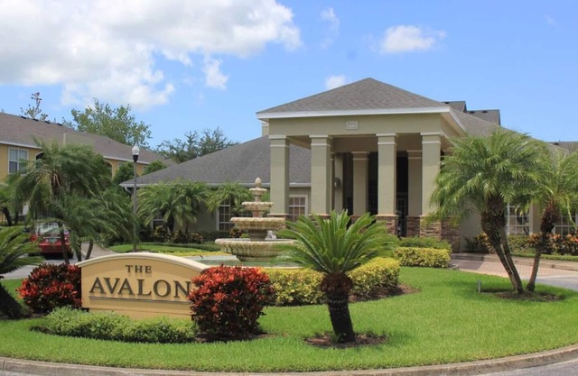 Clearwater Condo w/Pool Access, 4Mi to Beach!