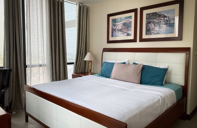Click Stay - JLT- Entire 2BHK & Balcony Lake View 09
