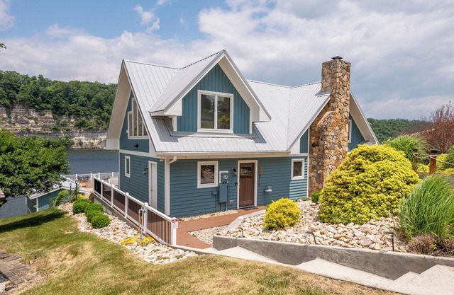 Cliffview Lakefront Retreat! Huge Dock, Floating Dock, Fire Pit, Multiple Patios