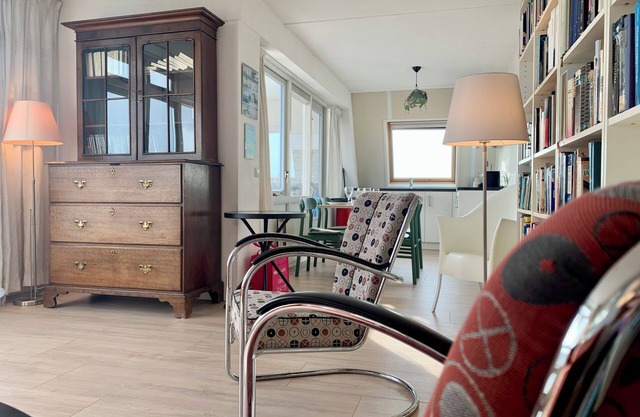 Close to beach, spacious city centre flat, 2 bedrooms, WiFi, washing machine