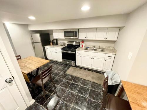 Close to Downtown - Free Parking