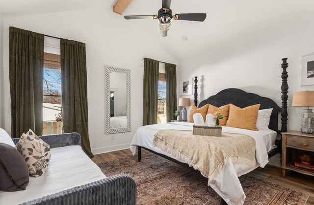 Close to Downtown Nashville | Walk to Food, Bars | Single Level Home | King Beds