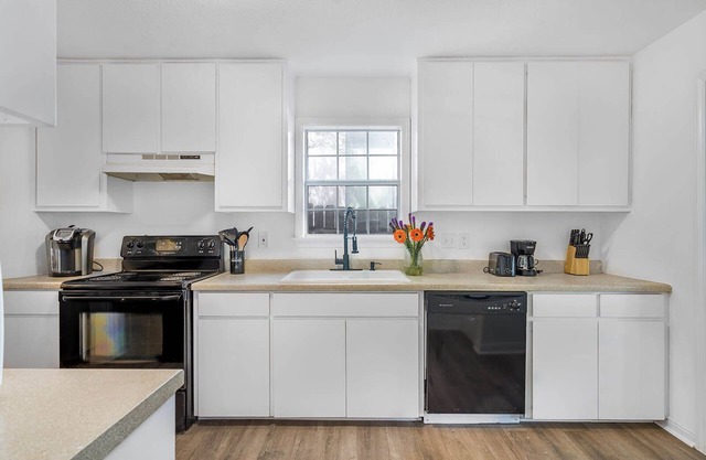 Close to downtown & UT | Stone's Throw by Portoro