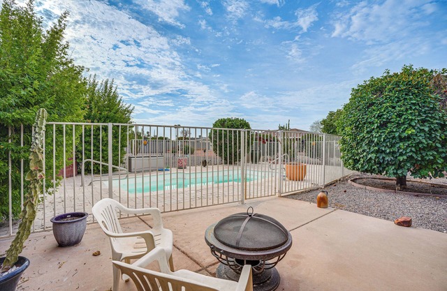 Close to Golf: Sun City Escape w/Furnished Porch!