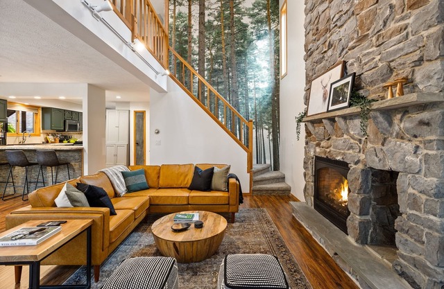 Close to Lake/Hot Tub/Game Room/Designer Dream