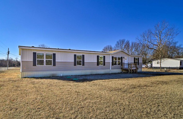 Close to Marinas Bernice Home with Large Yard