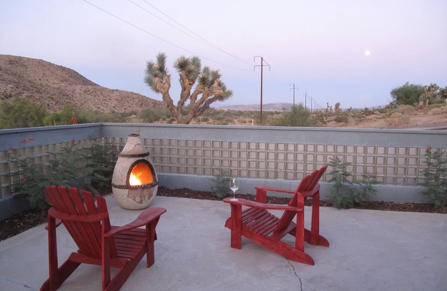 Close to park, 5 Acres, Hot Tub, near JT village