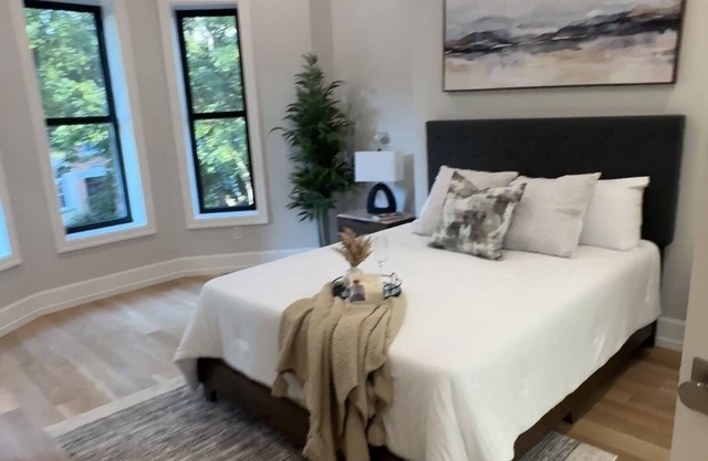 Close to Prospect Park, King size beds, 30 minutes to Times Square, free parking