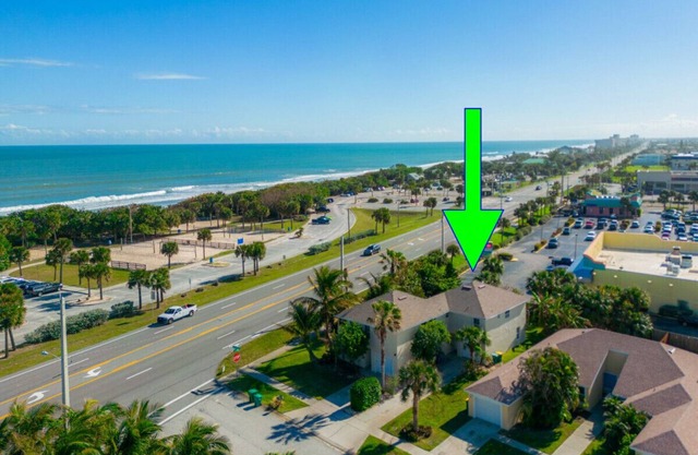 Close to the Beach 3 BR 2 BA Relaxing Townhome - Dog Friendly
