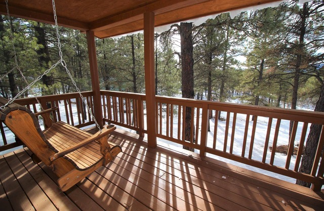 Close to Town, Secluded Feeling. Hike, Fish, Hot Tub!