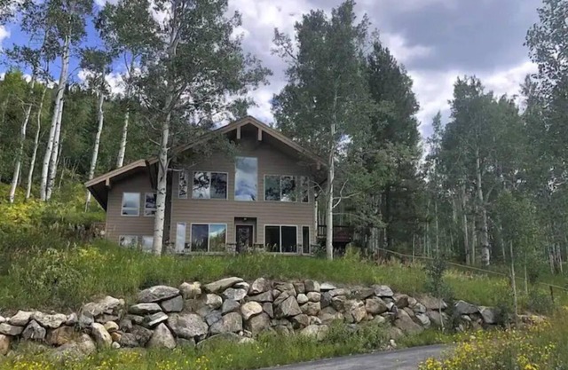 Close to town cabin w/Hot Tub in Steamboat Springs