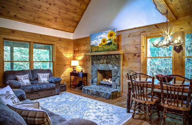 Closest cabin to Tweetsie. BEST Blowing Rock Location! Hot tub & game room