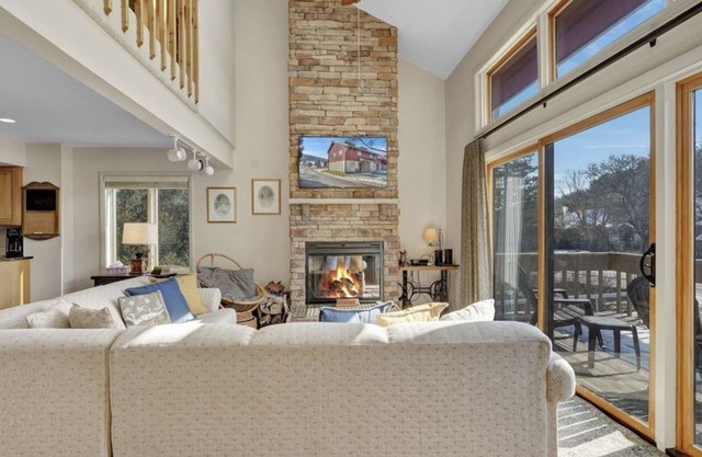 Closest to the chairlift in Alpine Meadows! Slopeside Views, Sleeps 8!