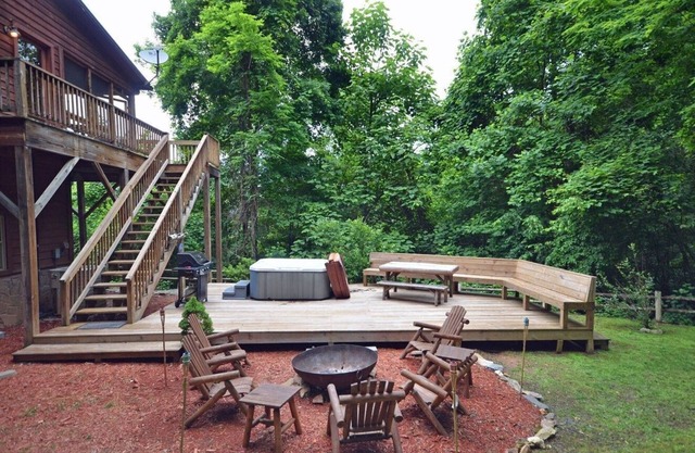Cloud 8 - Free Estate Tours -Tranquil Family Cabin- Clingman's Dome + Lake Views