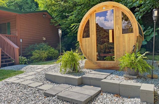 Cloud Nine Retreat; sleeps 16|barrel sauna|hot tub