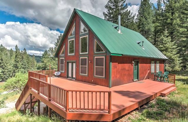 Cloudcroft Home with Spacious Stargazing Deck!