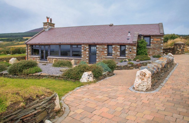 Clougher Cottage - a holiday cottage that sleeps 4 guests in 2 bedrooms