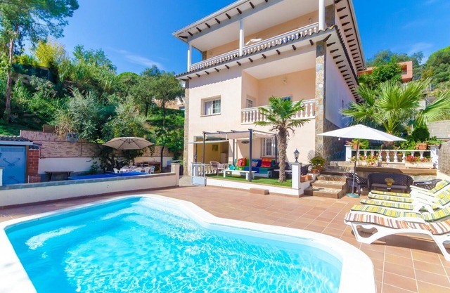 Club Villamar - A 12-person villa for the whole family with multiple terraces, a private pool and.