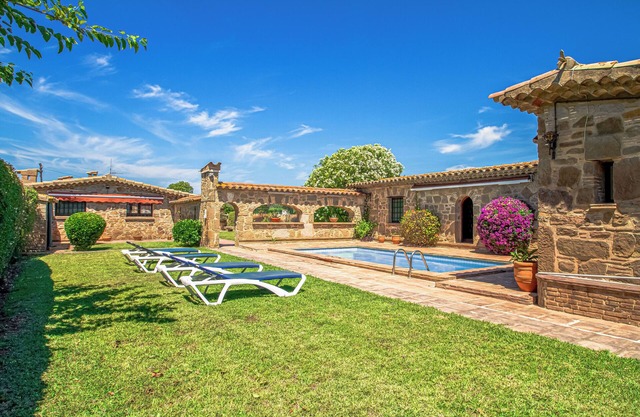 Club Villamar - A homely Spanish family villa with large and kid friendly garden, near the beach,.