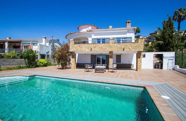 Club Villamar - Beautiful villa with private swimming pool and large garden where you can enjoy .