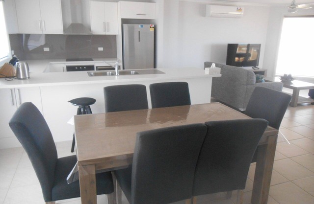 Cluff Vew - Sea views!. Off Peak Special!
