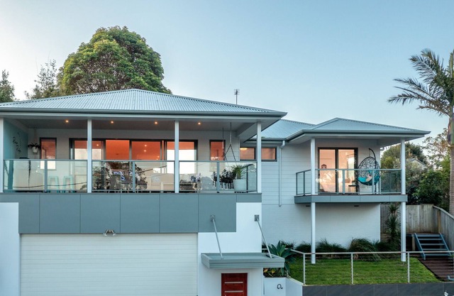 Coastal beach home - steps to water, massage chair, firepit, 7min to beach