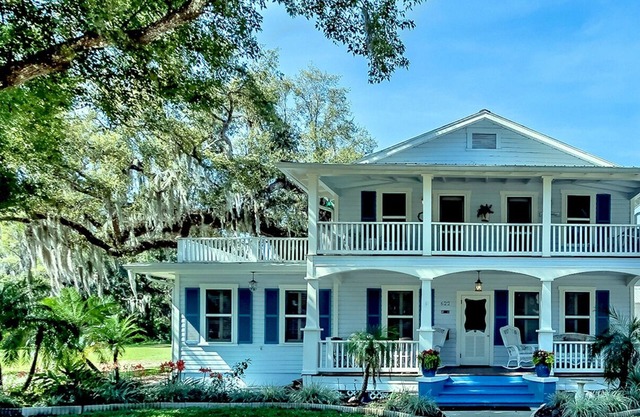 COASTAL CABANA POOL-SIDE in RIVERSIDE GARDEN DISTRICT near Canal Street & Beach