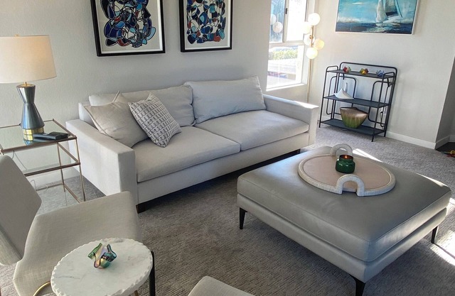 Coastal Condo w/Great Amenities, Walkable to Beach