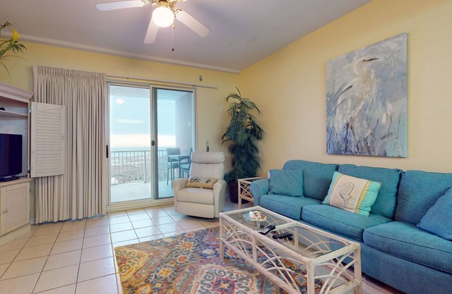 Coastal condo w/Gulf views, balcony, shared pool & spa, fitness center