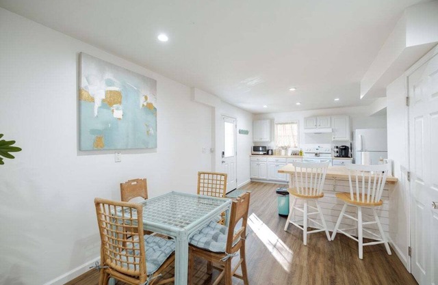 Coastal Cozy and Close to Beach with Turf Yard!
