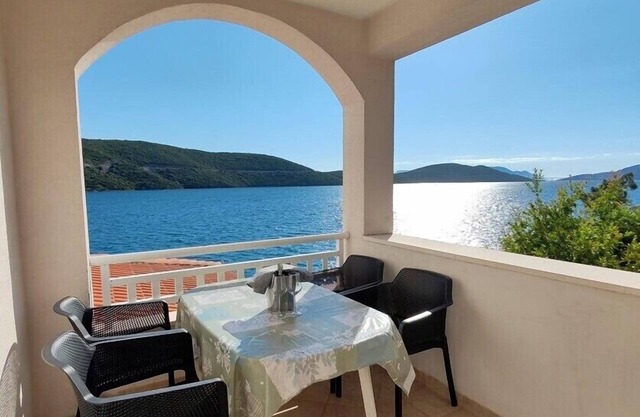 Coastal Escape – Sea View Studio with Free Sun Loungers