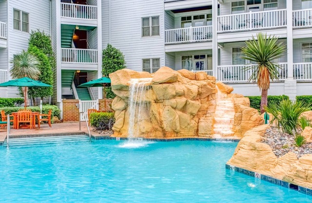 Coastal Getaway! Relax on the Beach, Short Drive to Aquarium, Waterpark, Golf