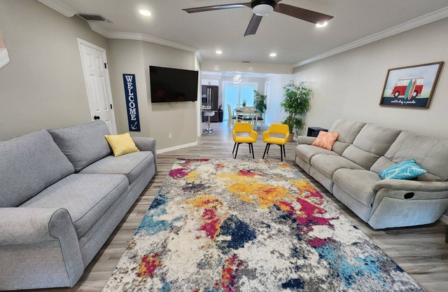 Coastal Retreat; Paradise Found. Pet friendly close to FMB and Sanibel